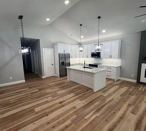 3rd image of 29 Circle Dr