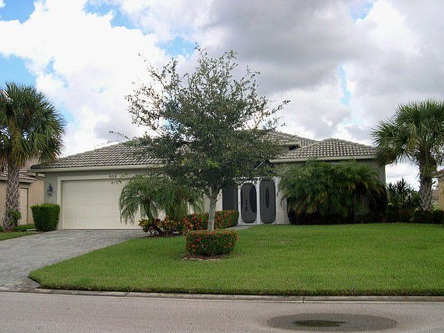 1st image of 600 NW Waverly Cir