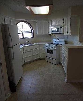 4th image of 1506 Honeyweed St