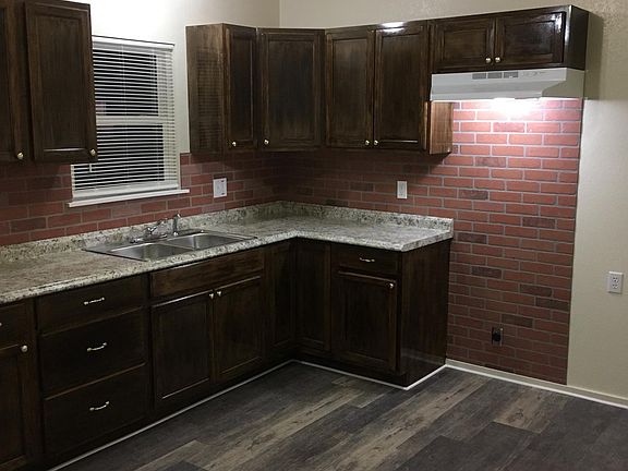 2nd image of 2402 Oak Dr