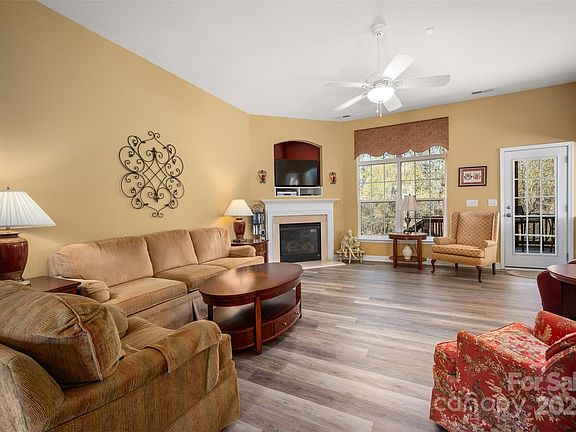 5th image of 10228 Tintinhull Dr
