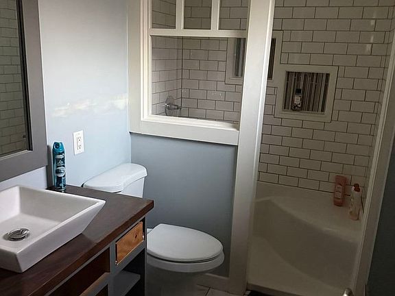 5th image of 602 S Vermillion St