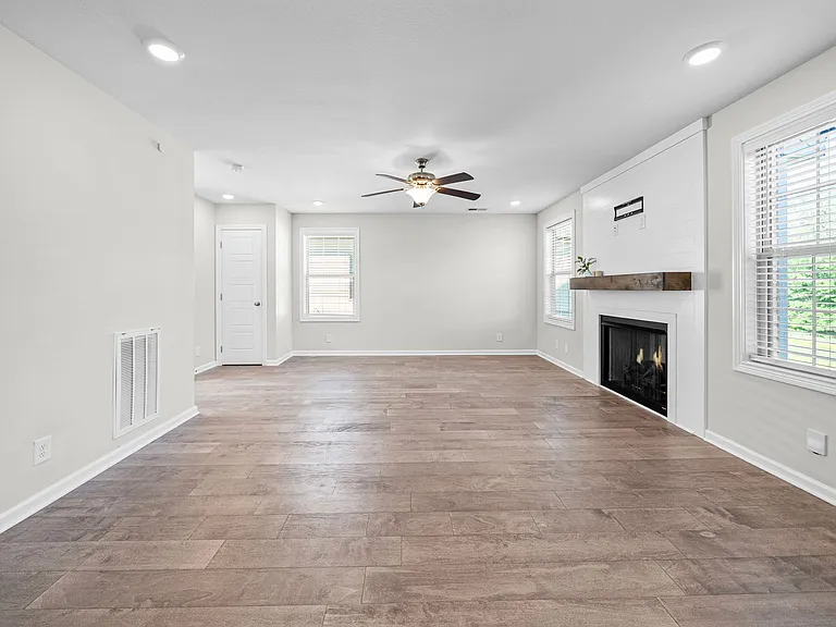 748 Jodine Ann Dr — Photo 7