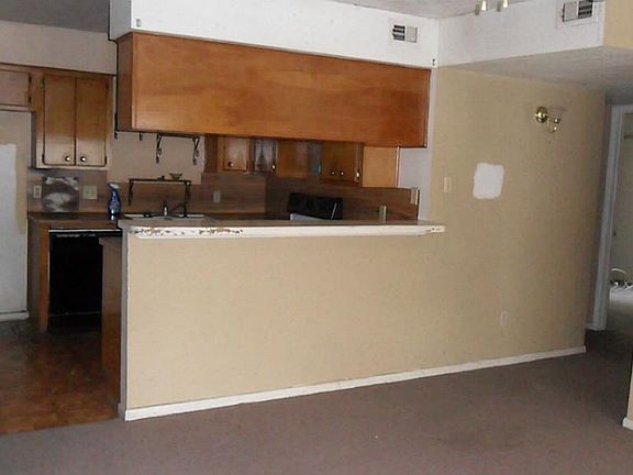 Open Floor Plan - 3 BR. 1 BT.