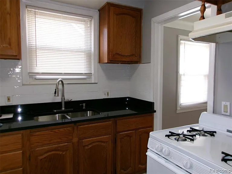 1011 Lafayette Blvd — Photo 7