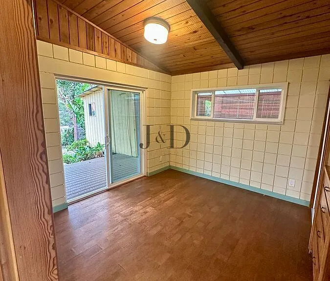 2031 Crest Dr — Photo 10