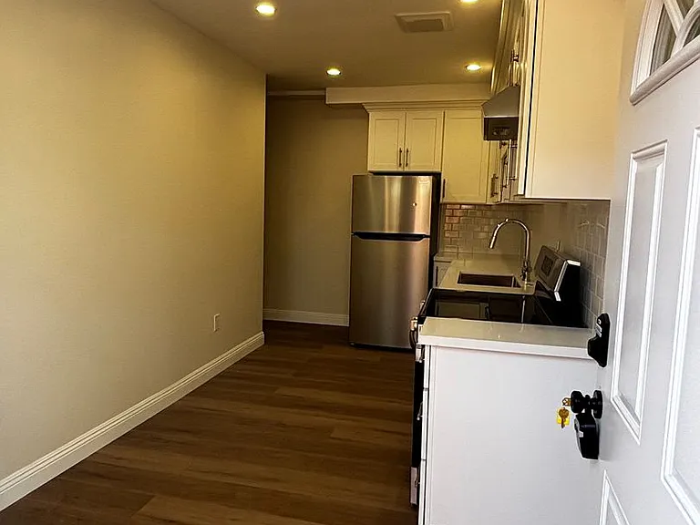 124-126 S Marengo Ave #124-D — Photo 3