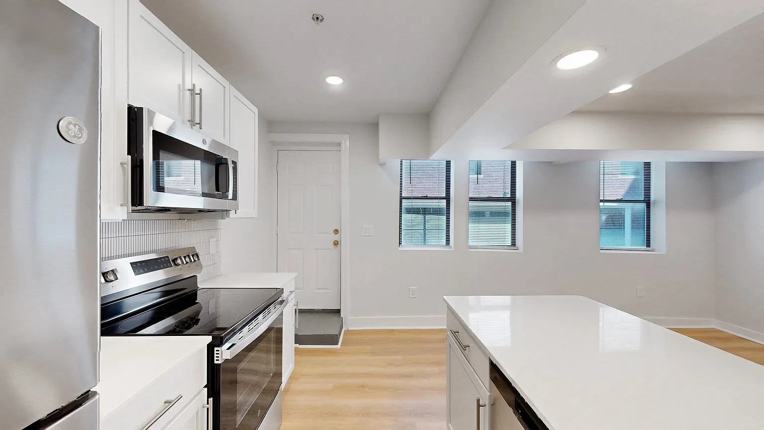 11 Queensberry St — Photo 1