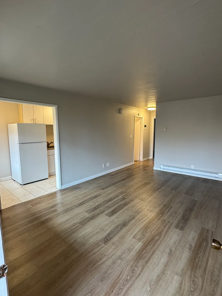 Building Photo - 4640 22nd Ave NE #9