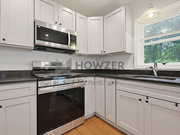 4 Johnson St #B — Photo 2