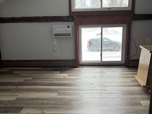 4th image of 106 Gibson Ln #B