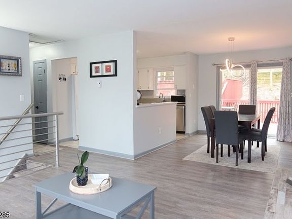2nd image of 29 Fordham Trl