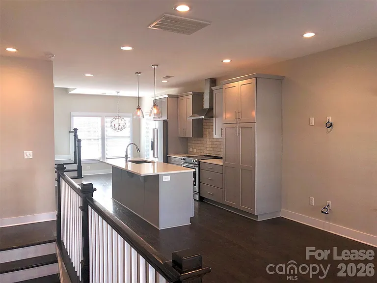 1218 Macomb Pl — Photo 8