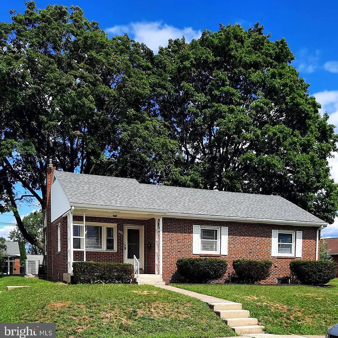 3 bed, 980 sqft, $1,595 — Photo 1