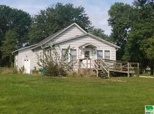 118 N Clark St, Newell, IA 50568