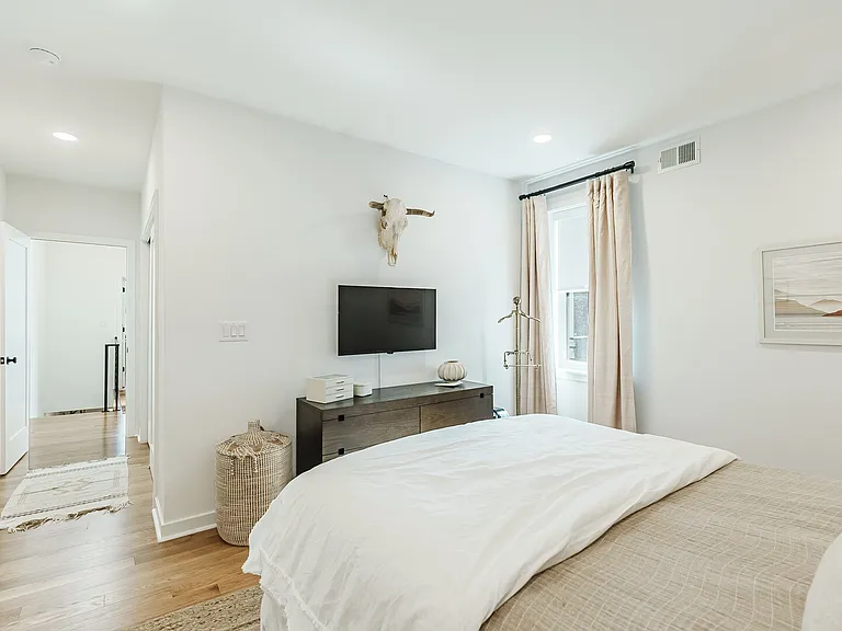 Poplar St — Photo 14