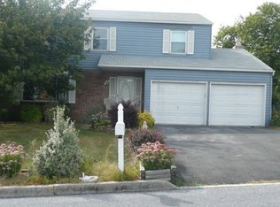 392 Springhouse Rd, Harrisburg, PA 17111