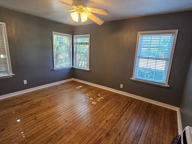 2620 N Elm St — Photo 25