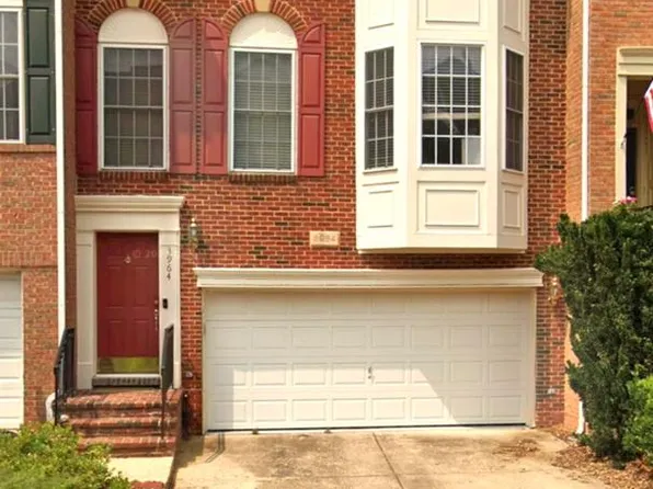 3964 Royal Lytham Dr, Fairfax, VA 22033