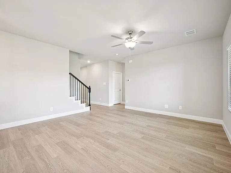 718 London Town Ln — Photo 8