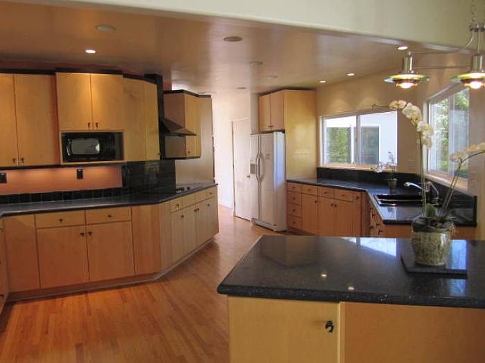 granite gourmet kitchen 2