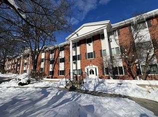 255 Elmwood Ave APT 309, Lake Geneva, WI 53147