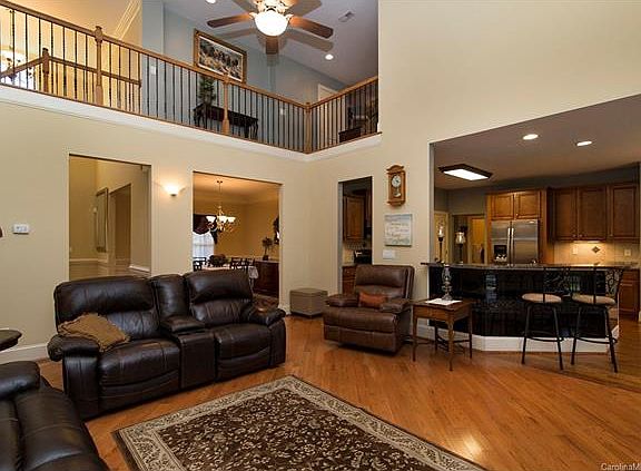 3rd image of 8304 Curico Ln