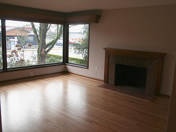 4th image of 747 Goerig Street