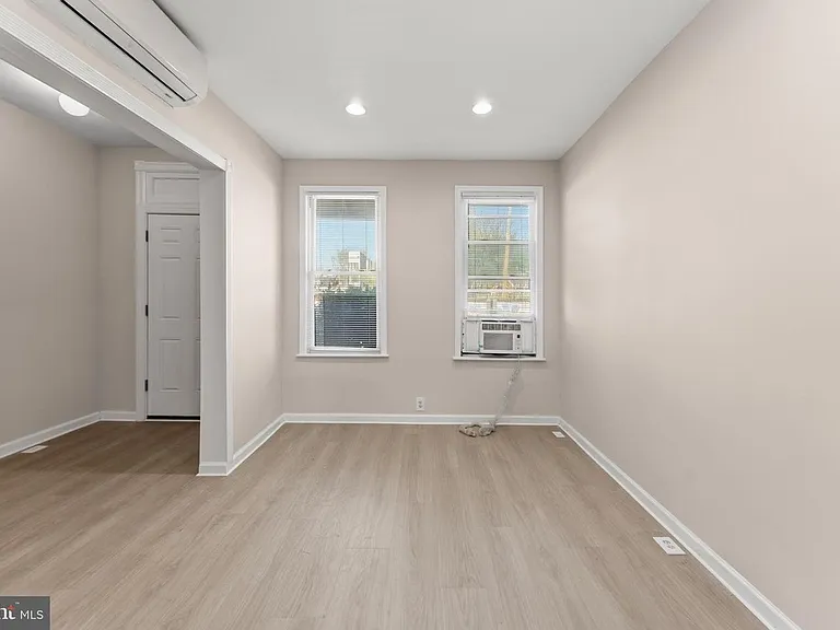 742 Columbia Rd NW — Photo 6