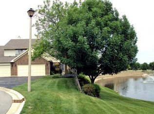 5734 Regency Ct, Gurnee, IL 60031