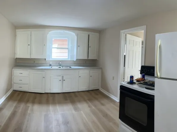 139 College St #1, Lewiston, ME 04240