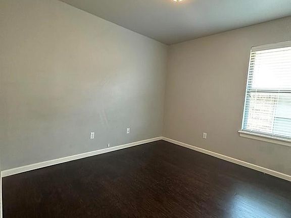 4th image of 4324 Edinburg Way