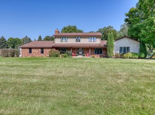 21600 W Hidden Valley Dr, New Berlin, WI 53146