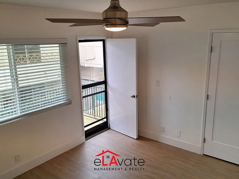 336 S Norton Ave #204 — Photo 18