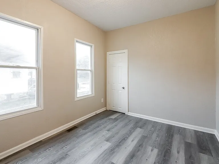 686353_023_bedroom_13274095.jpg