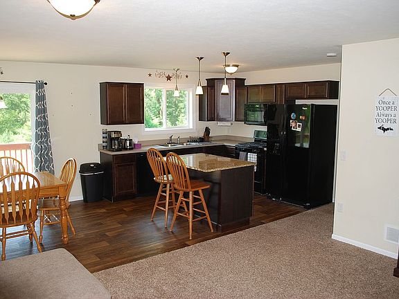 3rd image of 12137 Lymburner Ave