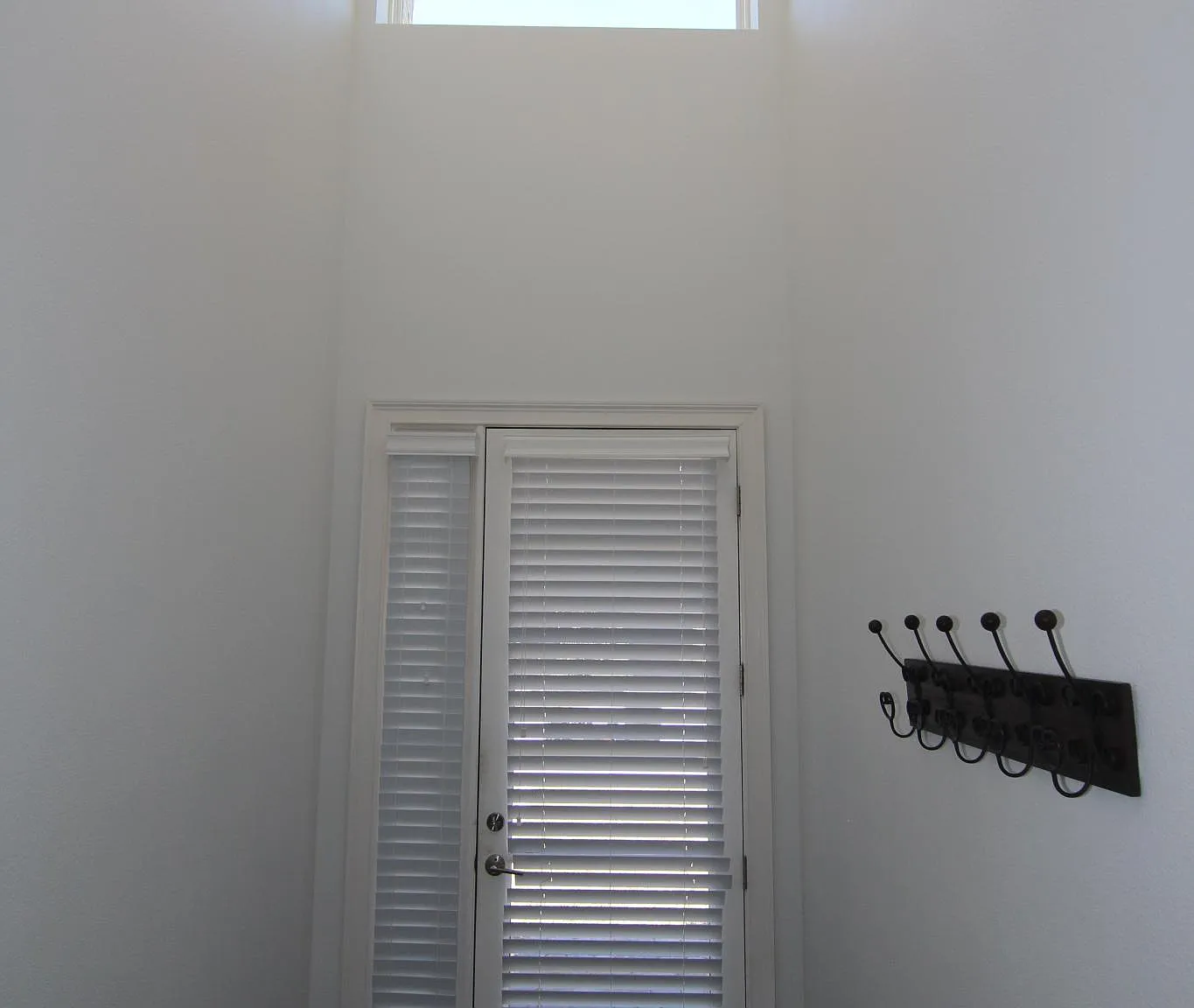 3 bed, 2314 sqft, $3,300 — Photo 3