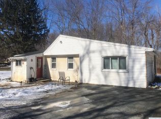 8 Old Williams Rd, Chatham, NY 12037