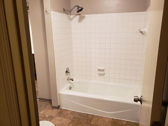 3rd image of 2405 S Viking Dr