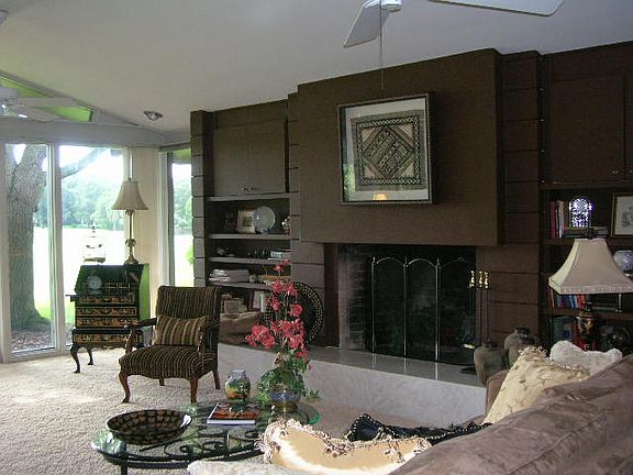 2nd image of 1301 Country Ln