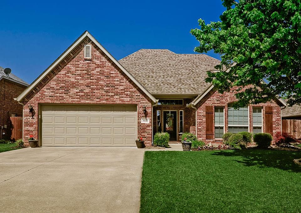 1st image of 3902 SW Staverton Dr