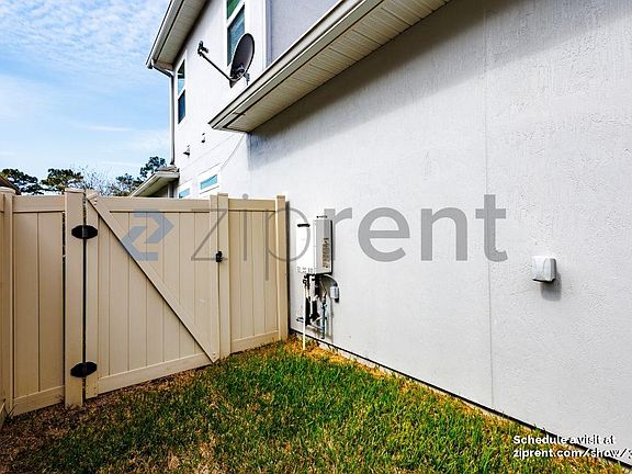 3rd image of 3583 Crossview Dr
