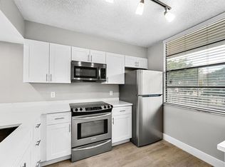 3636 Whitehall Dr APT 402, West Palm Beach, FL 33401