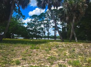 139 River Rd, Carrabelle, FL 32322