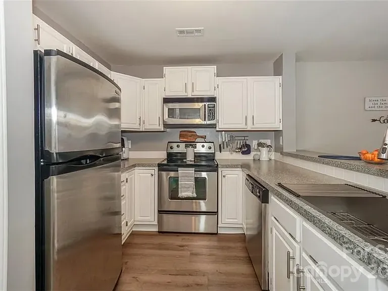 844 Southwest Dr — Photo 8