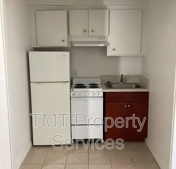 1816 F St #18 — Photo 6