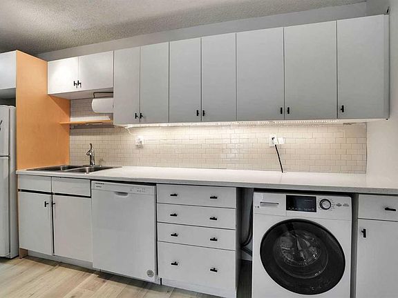 5th image of 1335 N 12th Ave SW #305