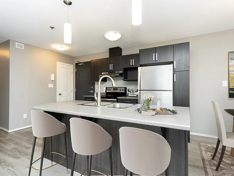 2096 De Vries Ave — Photo 32