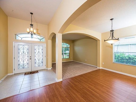 2nd image of 1906 Samantha Ln