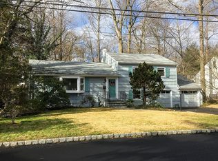 1376 Wood Valley Rd, Mountainside, NJ 07092